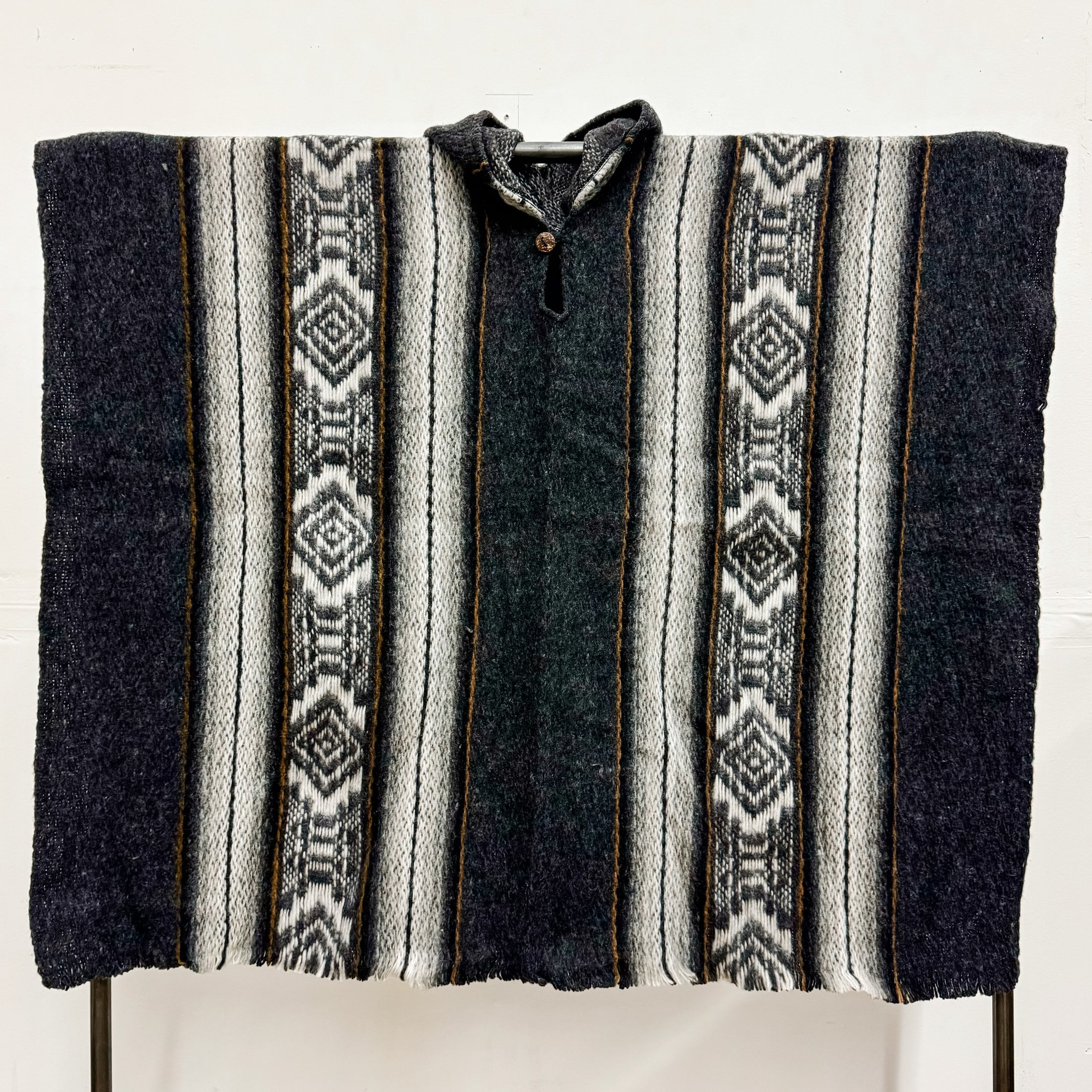 Cajas Wool Poncho