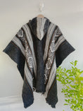 Load image into Gallery viewer, Cajas Wool Poncho