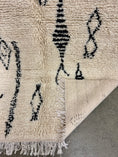 Load image into Gallery viewer, Nehal Handwoven Moroccan Wool Rug 4.5x8.5
