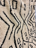Load image into Gallery viewer, Badda Handwoven Moroccan Wool Rug 6x10