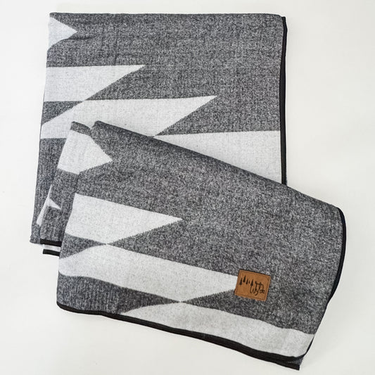 Loja Aztec Reversible Blanket