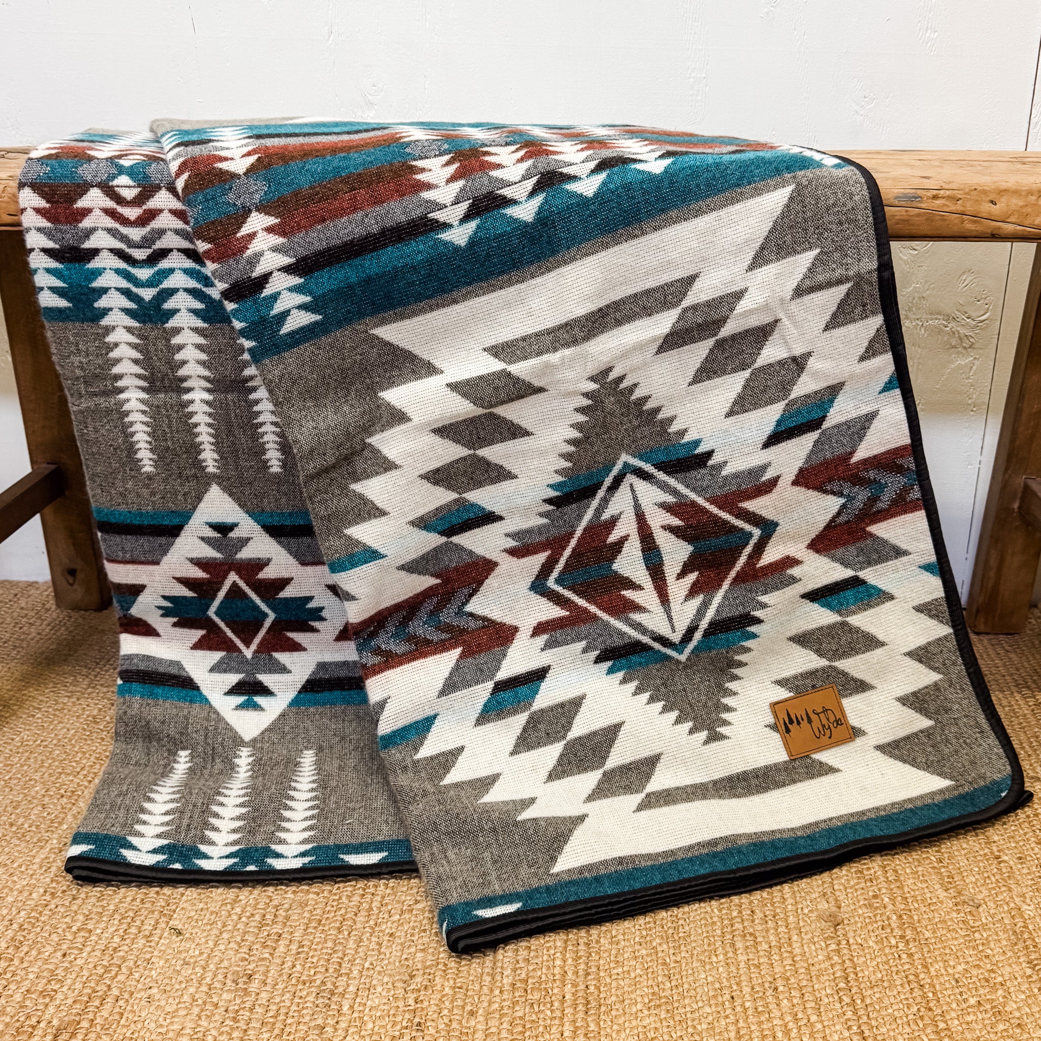 Cuenca Aztec Reversible Blanket