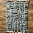 Load image into Gallery viewer, Hamsa Handwoven Moroccan Wool Rug 3x5