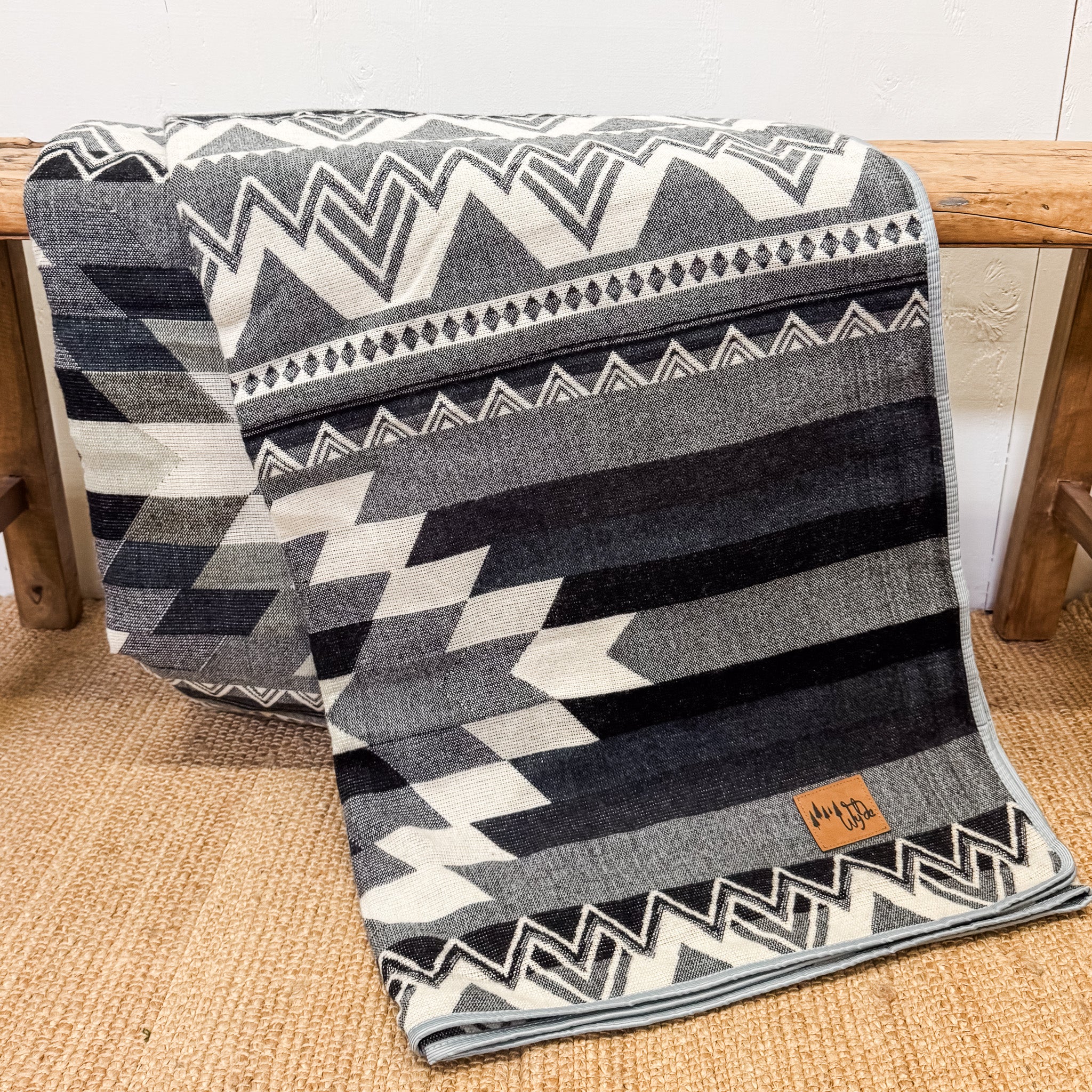 Otavalo Aztec Reversible Blanket