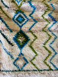 Load image into Gallery viewer, Shabaz Handwoven Moroccan Wool Rug 5x8