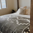 Load image into Gallery viewer, Mojanda Zapotec Reversible Blanket