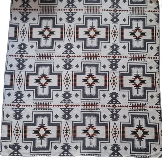 Imperfect** Mindo Queen Blanket