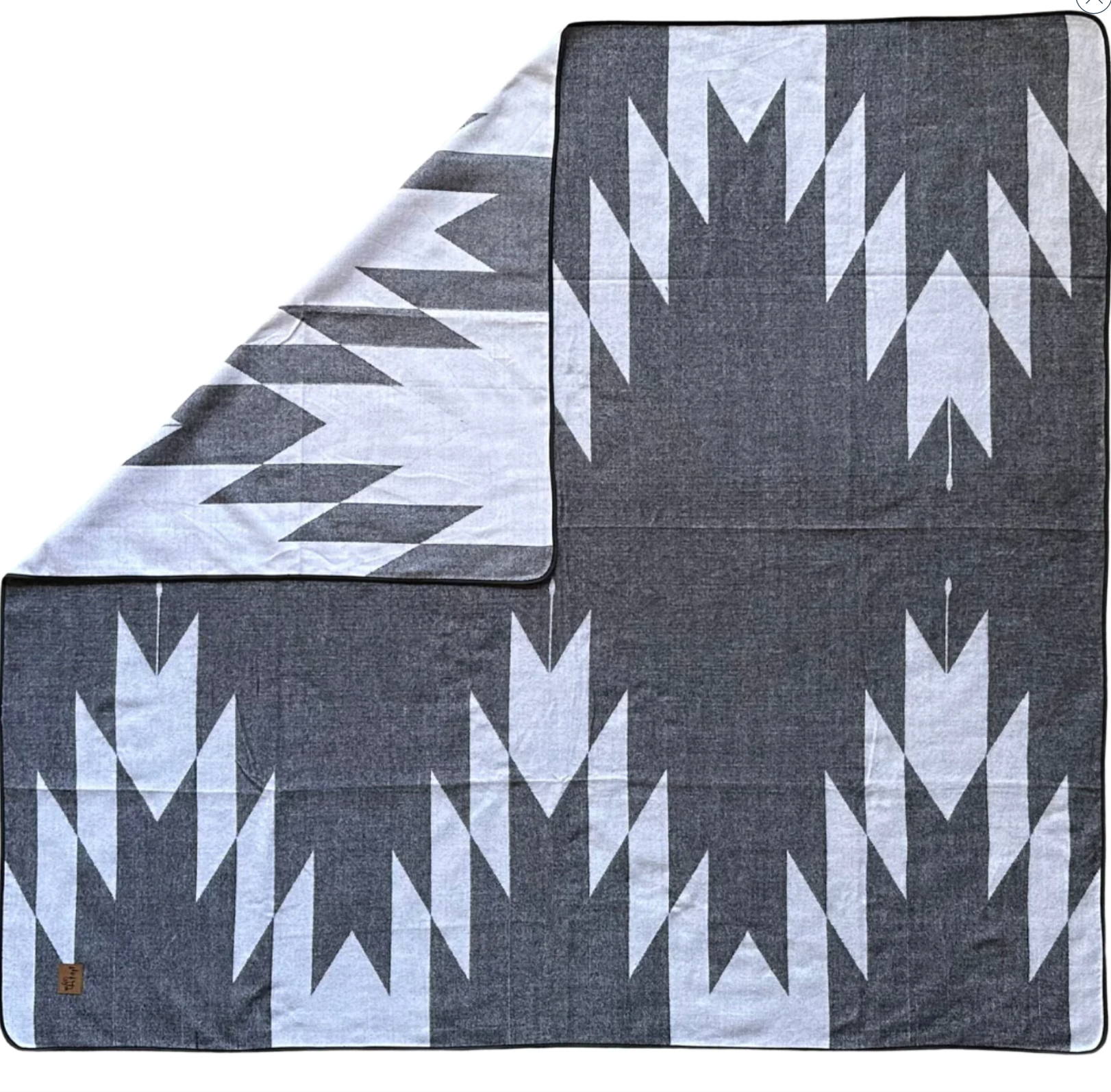 Imperfect** Loja Greyish-Black Queen Blanket