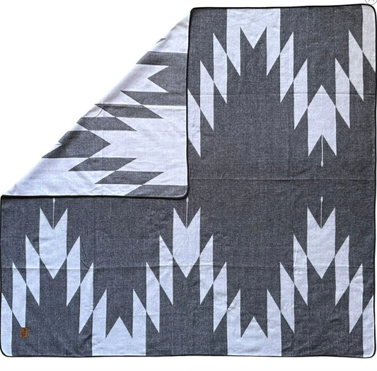 Imperfect** Loja Greyish-Black Queen Blanket
