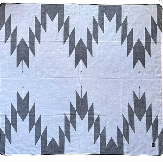 Imperfect** Loja Greyish-Black Queen Blanket