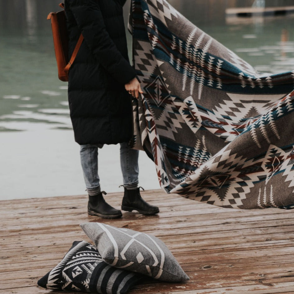 Cuenca Aztec Reversible Blanket