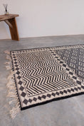 Load image into Gallery viewer, Zanafi Handwoven Moroccan Wool Rug // Black/Beige