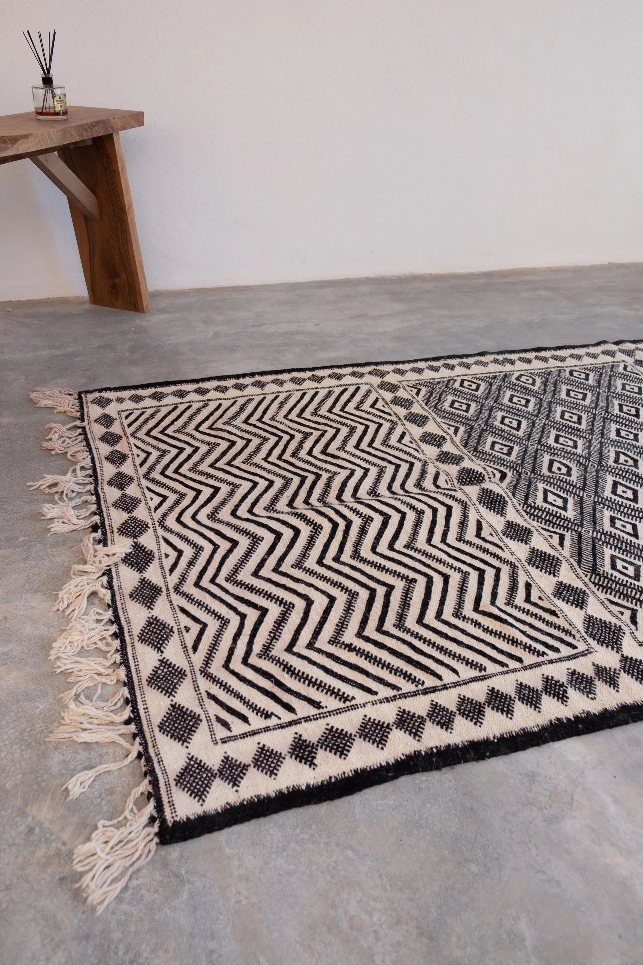 Zanafi Handwoven Moroccan Wool Rug // Black/Beige