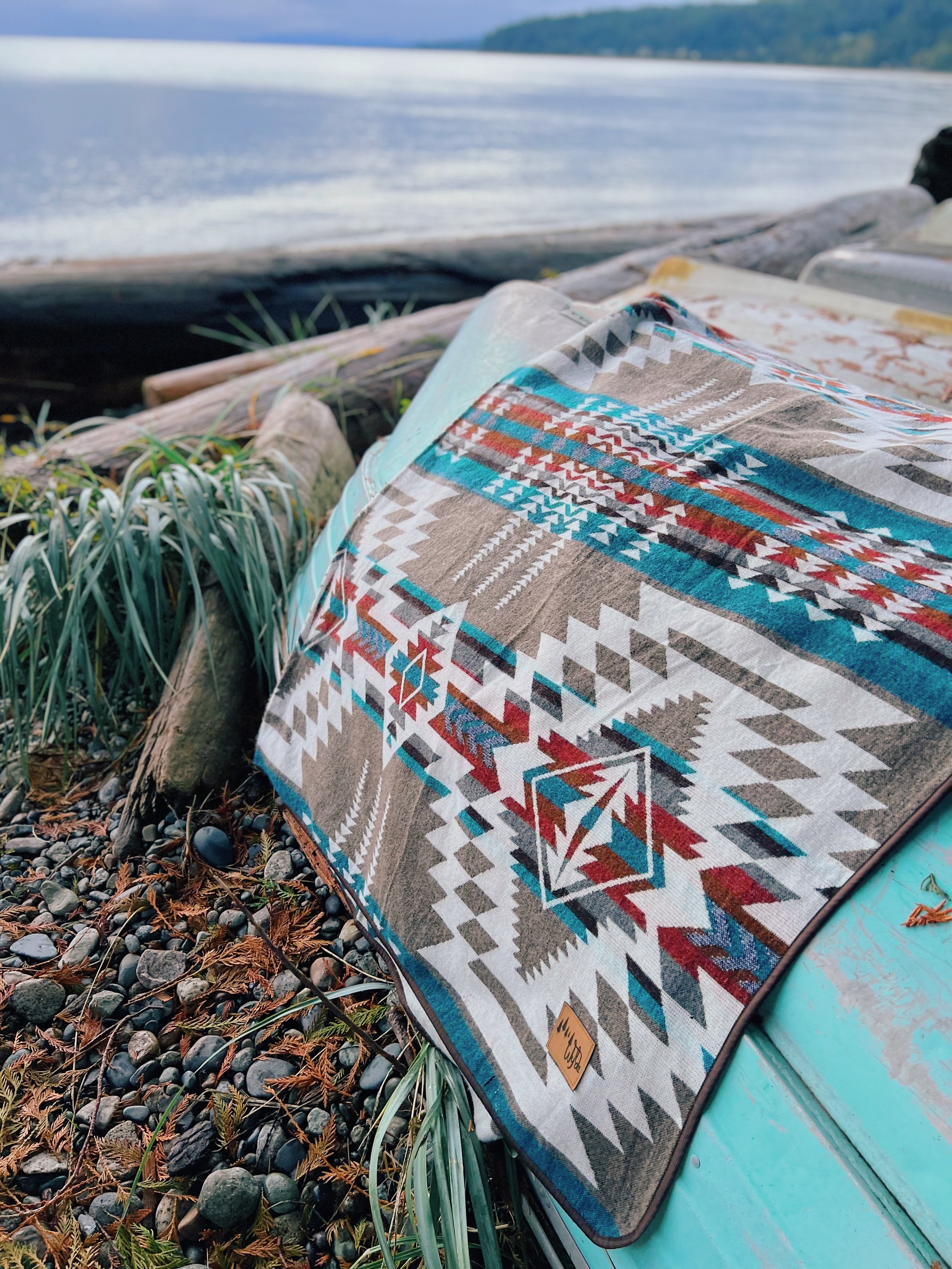 Cuenca Aztec Reversible Blanket