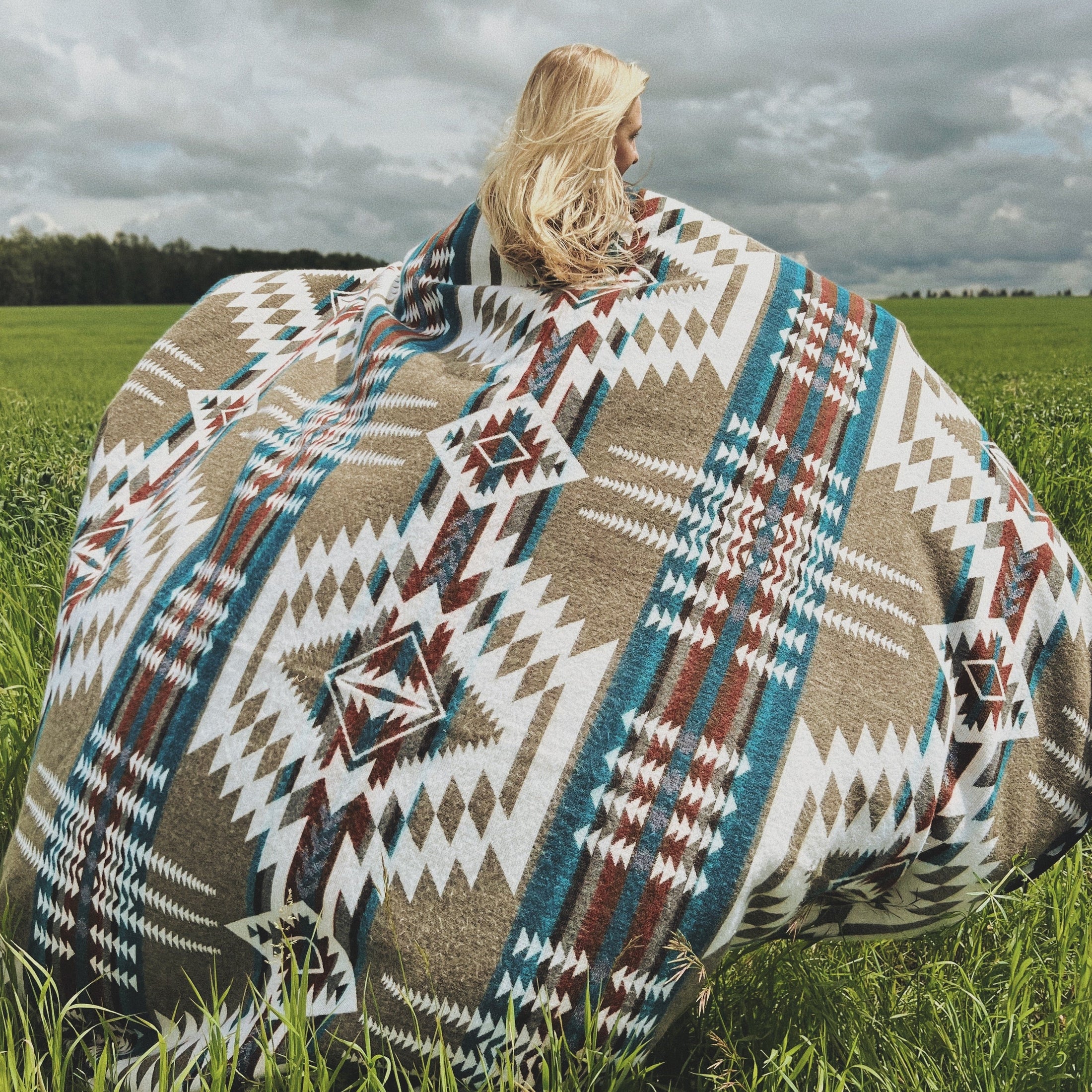 Cuenca Aztec Reversible Blanket