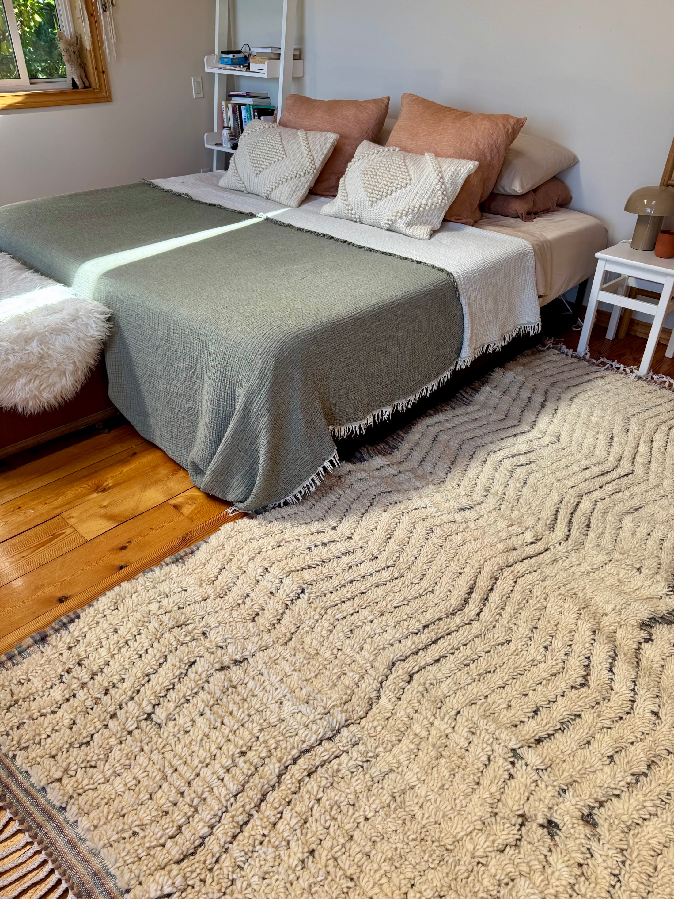 Kiran Handwoven Moroccan Wool Rug 4.5x8.5