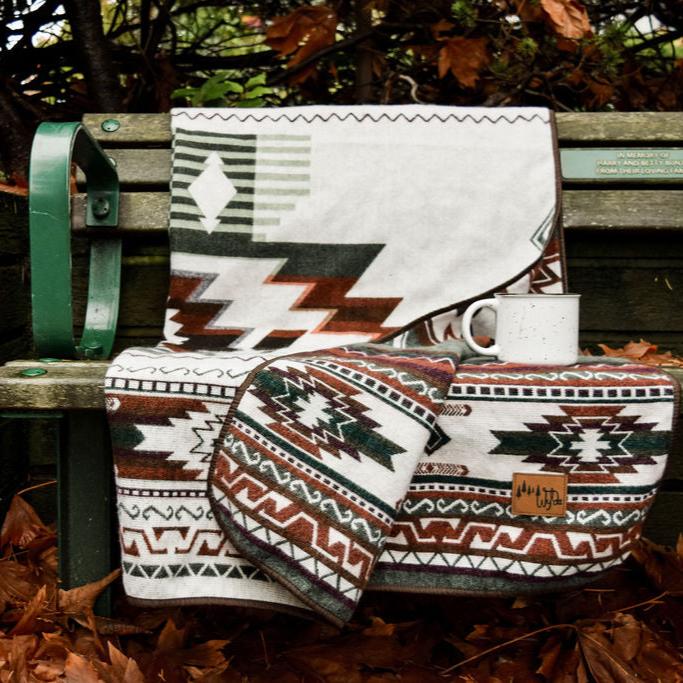 Quilotoa King Blanket/2 Quilotoa Green Lumbar Pillow Covers Bundle