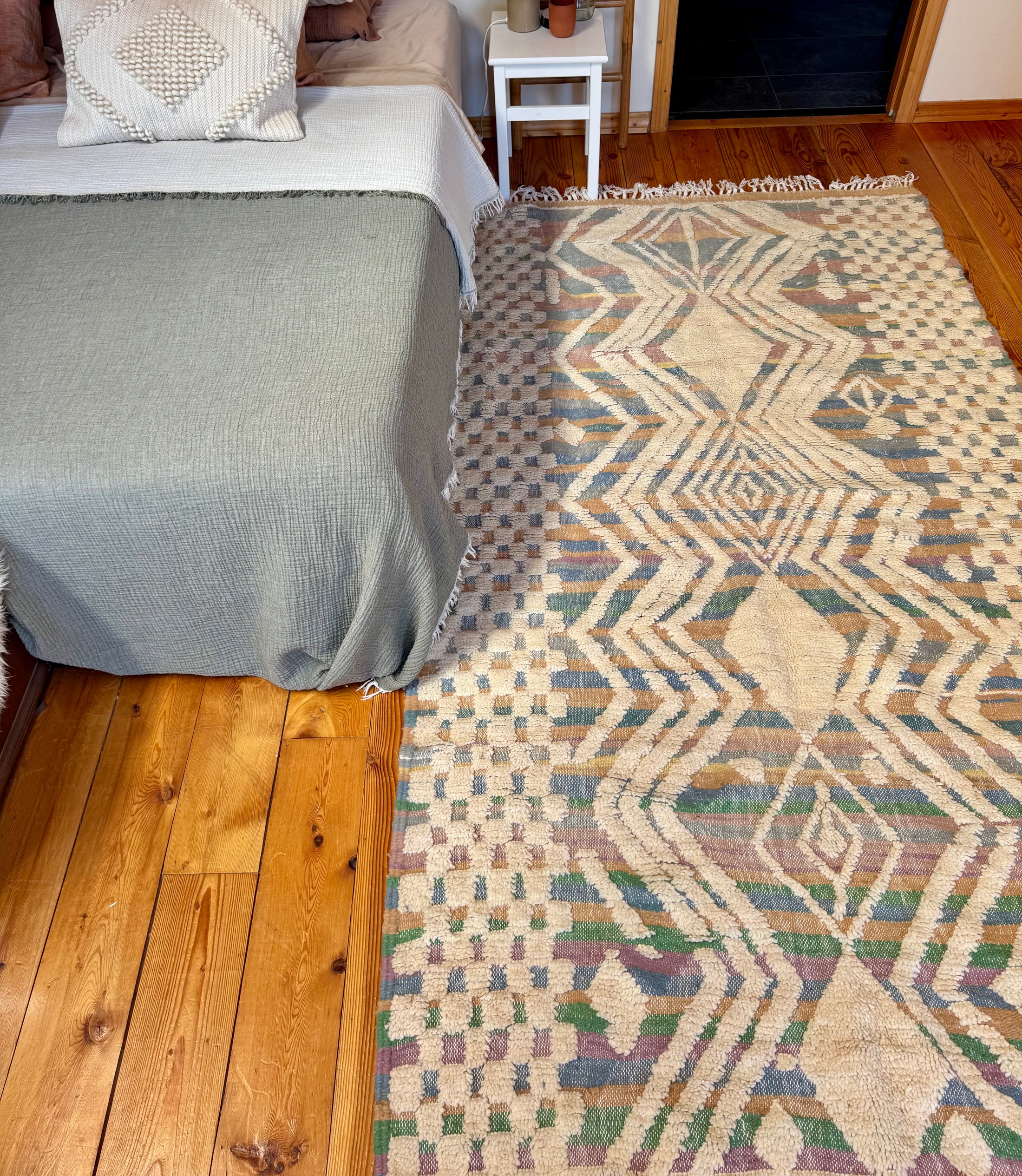 Uzma Handwoven Moroccan Wool Rug 5x8.5