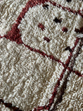 Load image into Gallery viewer, Skoura Handwoven Moroccan Wool Rug 3x5
