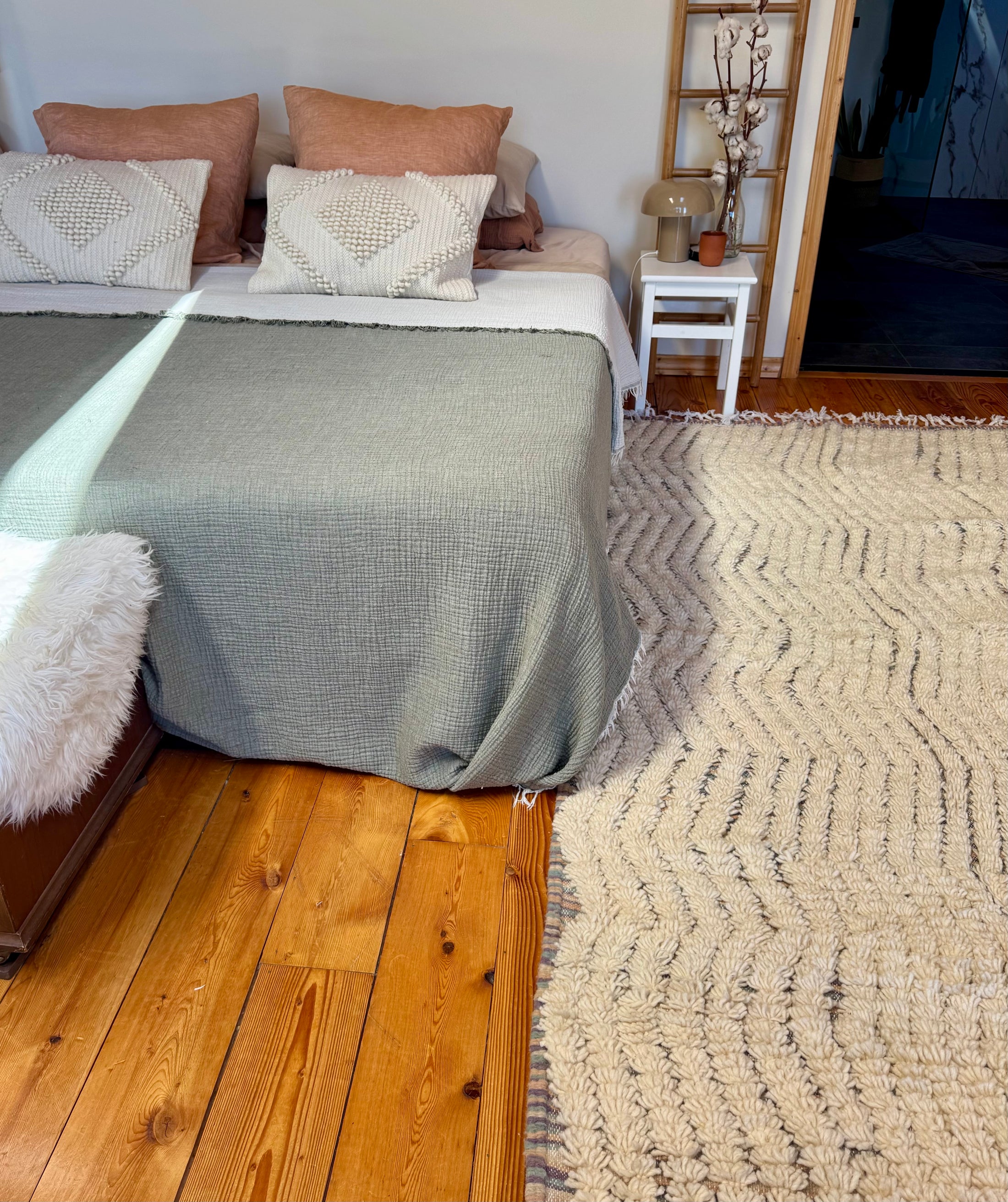 Kiran Handwoven Moroccan Wool Rug 4.5x8.5