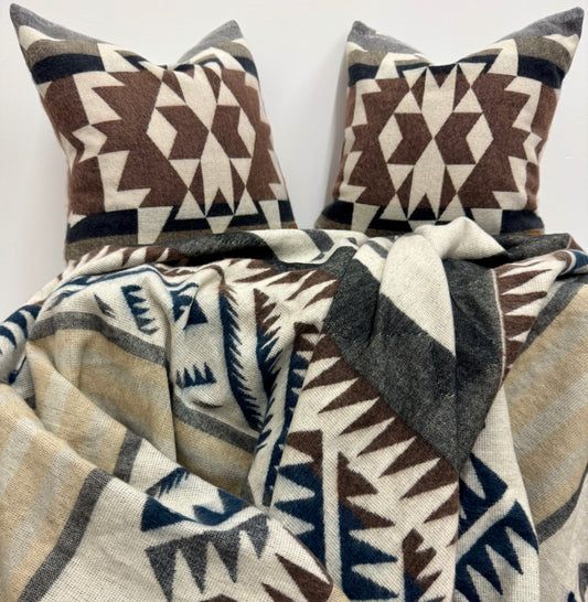 Guayaquil King Blanket/2 Guayaquil Grey Pillow Covers Bundle