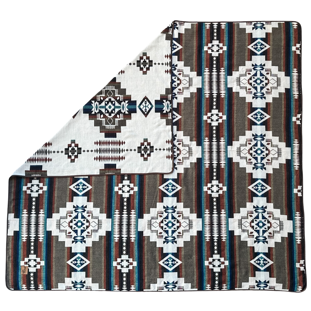 Tumbaco King Blanket/2 Tumbaco Pillow Covers Bundle
