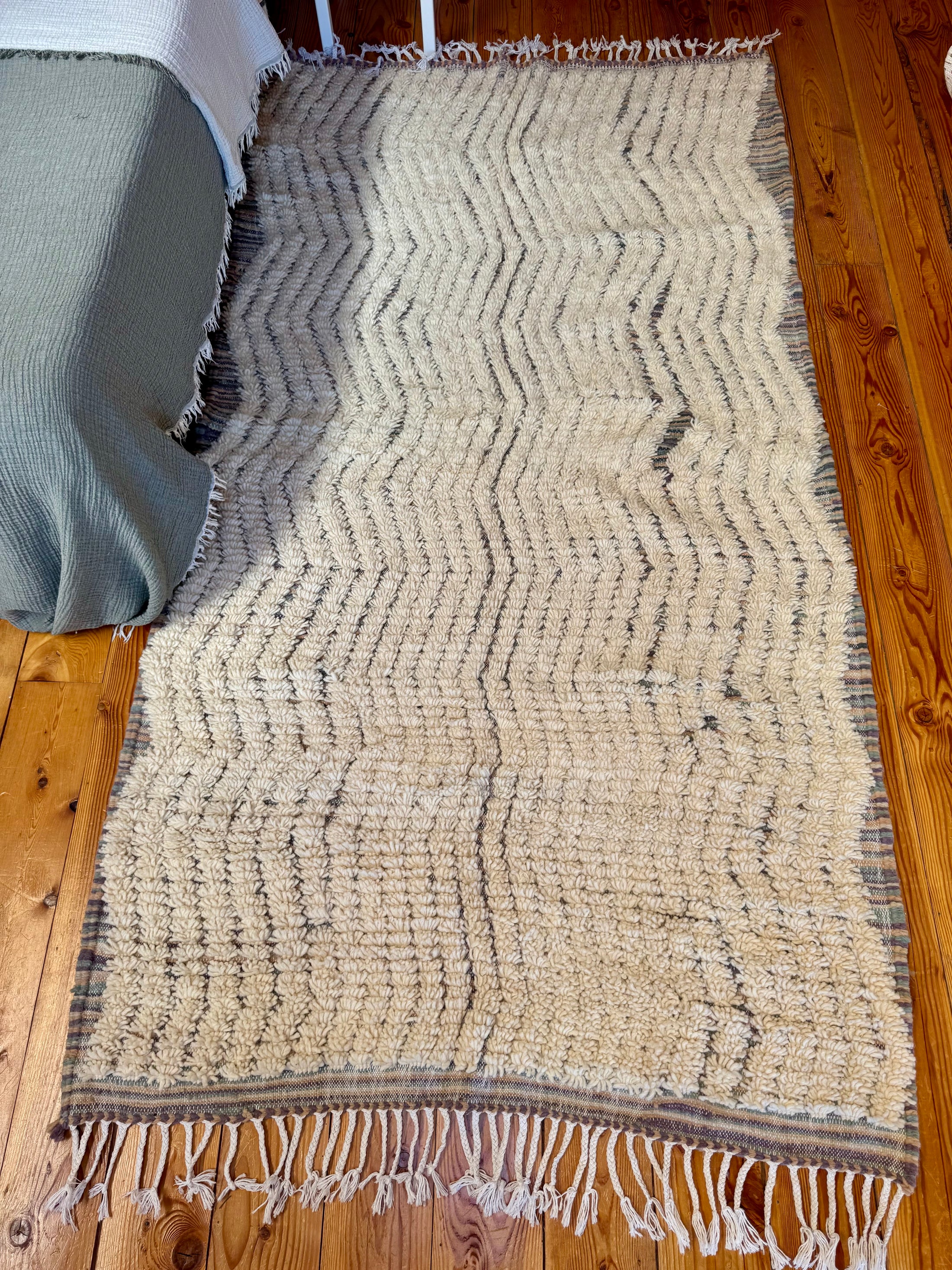 Kiran Handwoven Moroccan Wool Rug 4.5x8.5