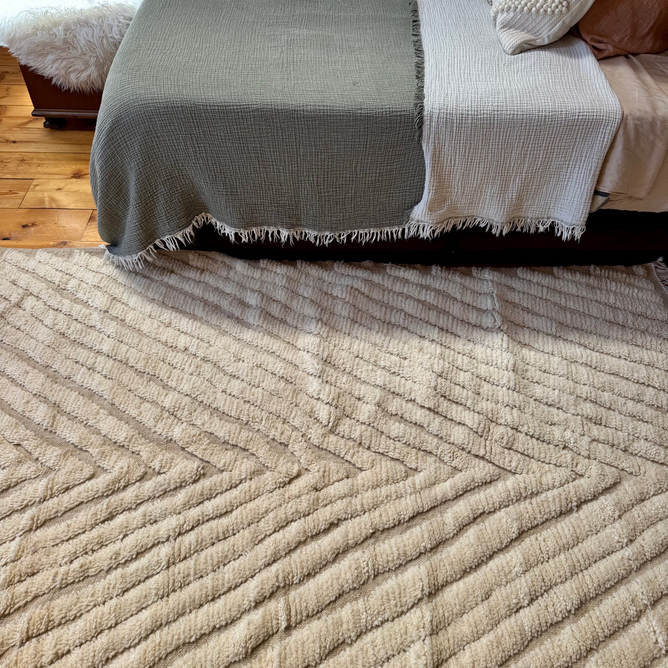 Bazma Handwoven Moroccan Wool Rug 5x8