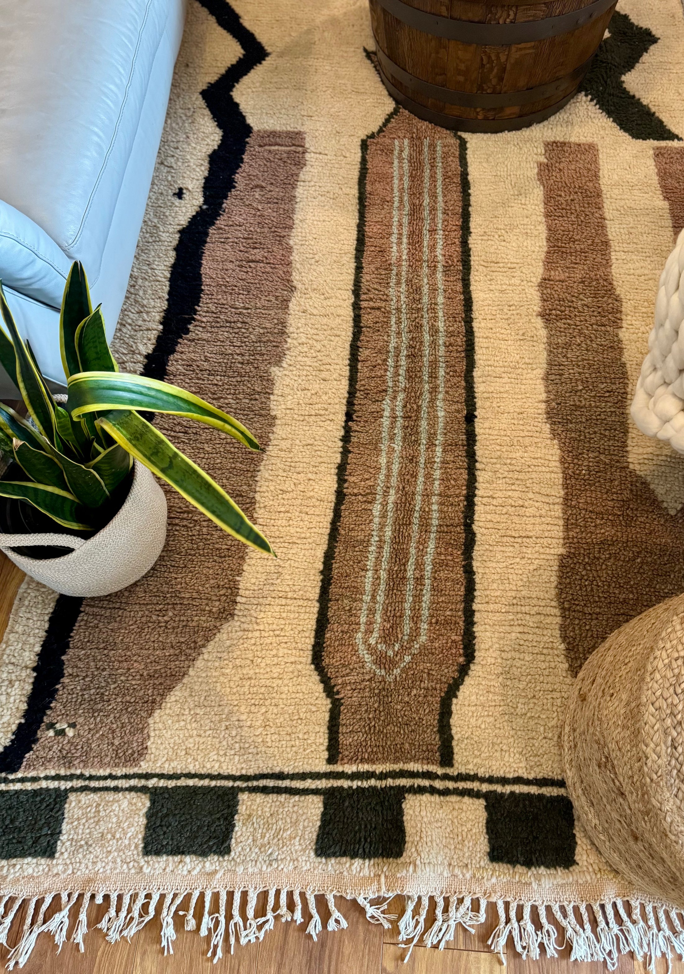 Yezzah Handwoven Moroccan Wool Rug 5x8