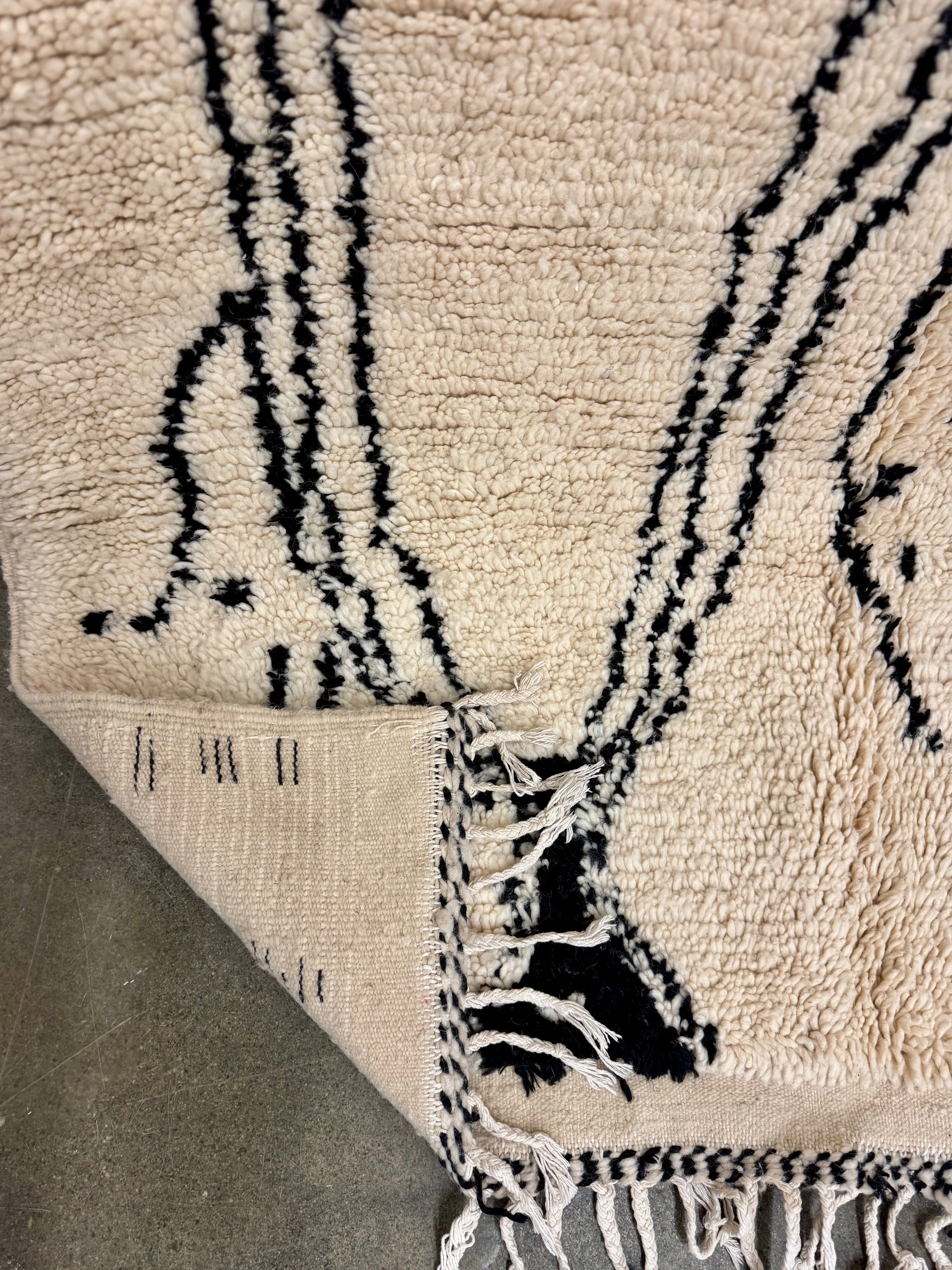 Safia Handwoven Moroccan Wool Rug 5x8