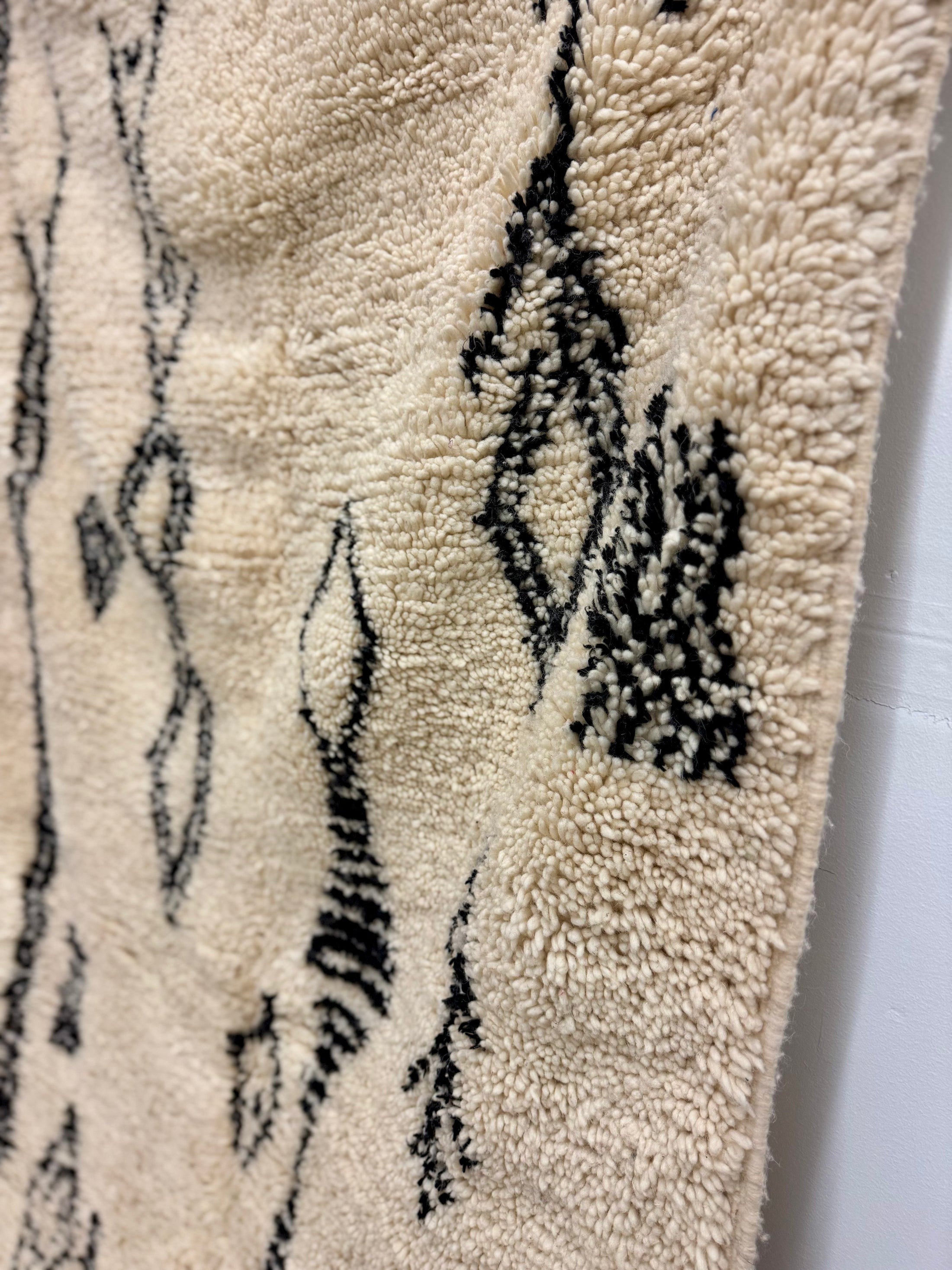 Nehal Handwoven Moroccan Wool Rug 4.5x8.5