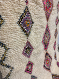 Load image into Gallery viewer, Jamila Handwoven Moroccan Wool Rug 5x8
