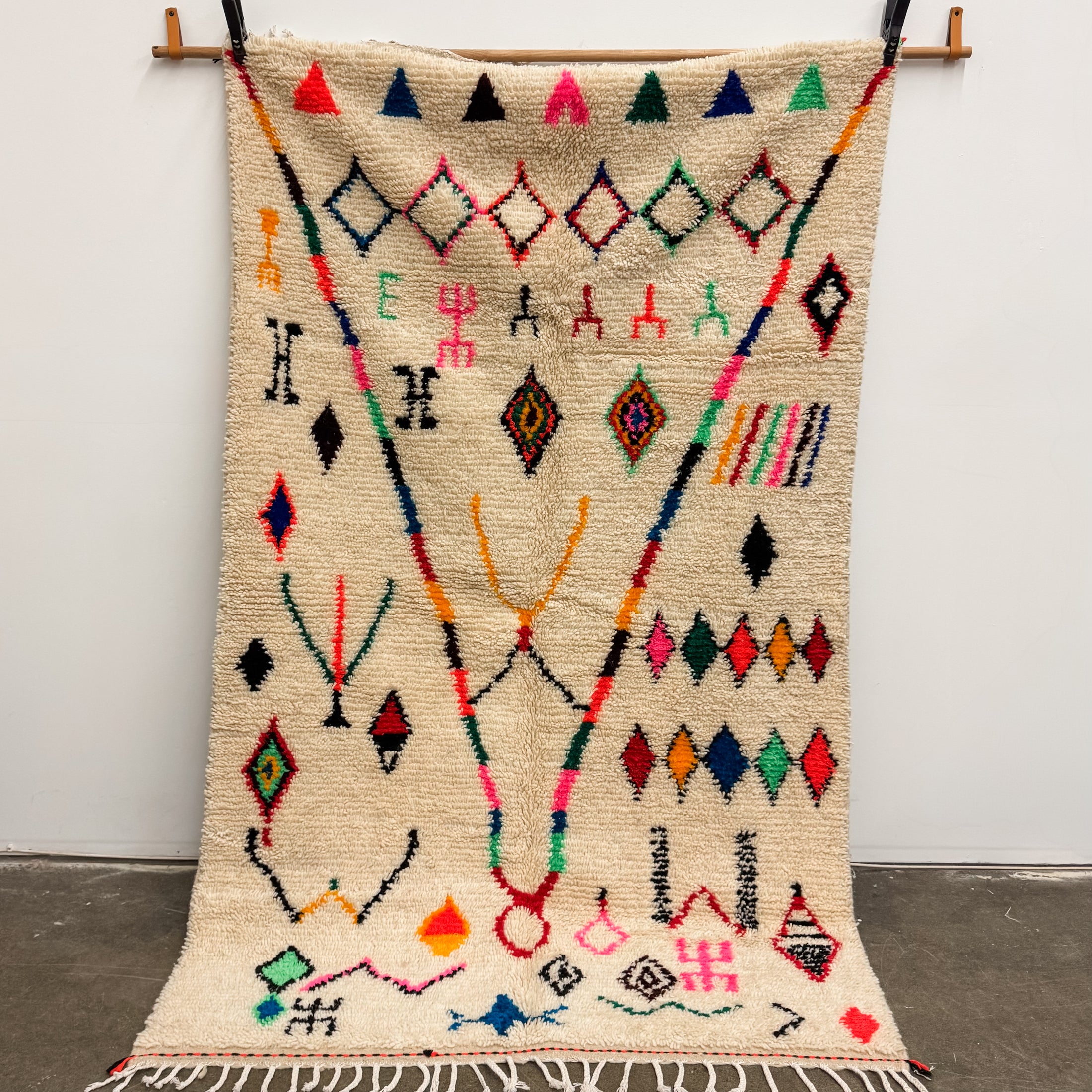 Ettam Handwoven Moroccan Wool Rug 5x8