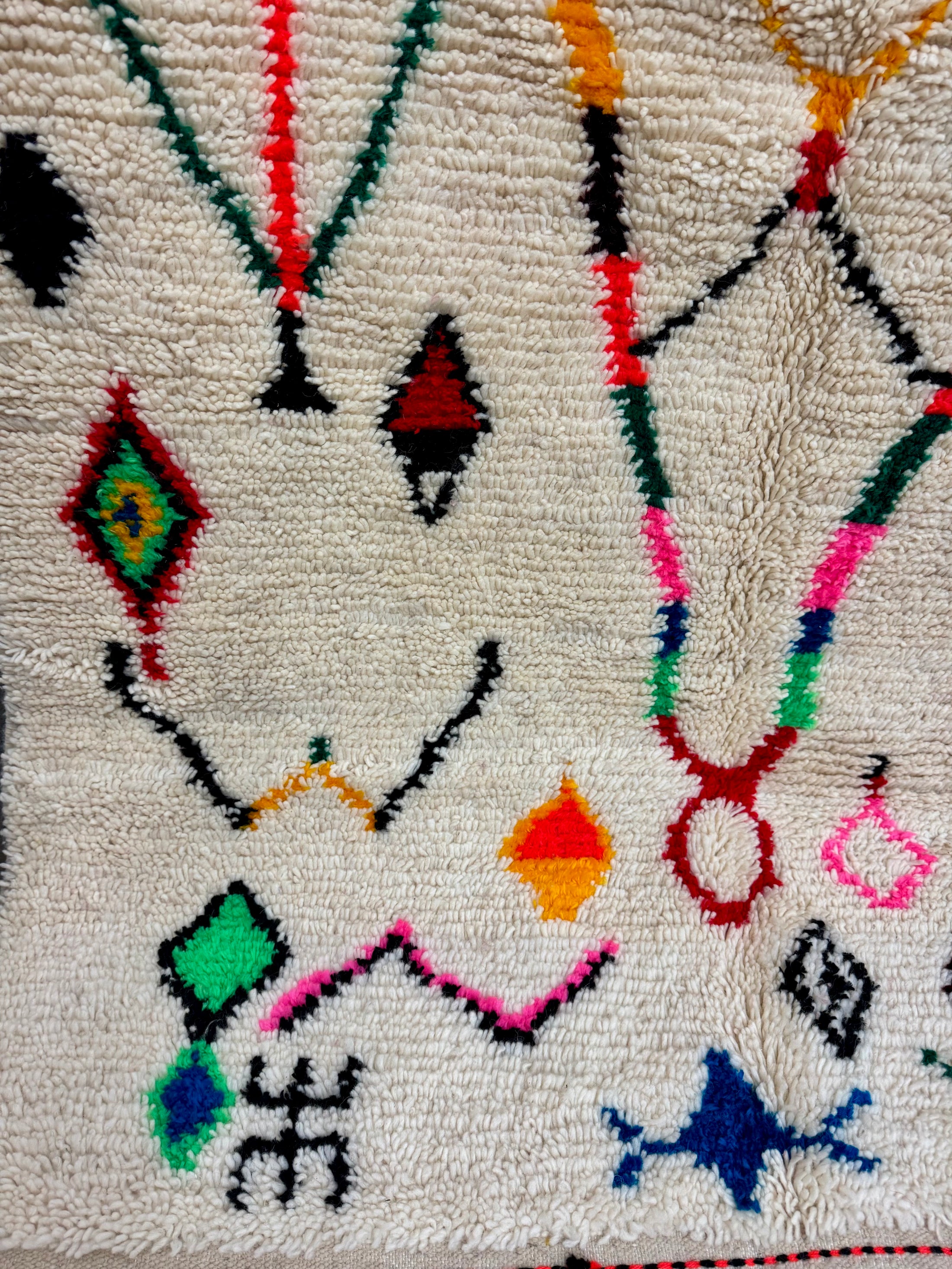 Ettam Handwoven Moroccan Wool Rug 5x8