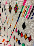 Load image into Gallery viewer, Ettam Handwoven Moroccan Wool Rug 5x8
