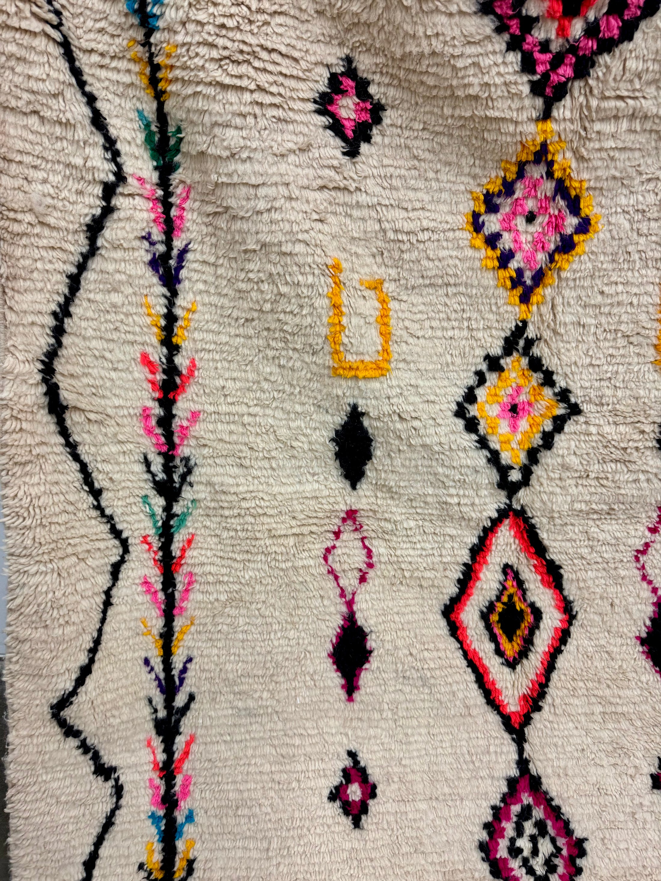 Azza Handwoven Moroccan Wool Rug 6x9