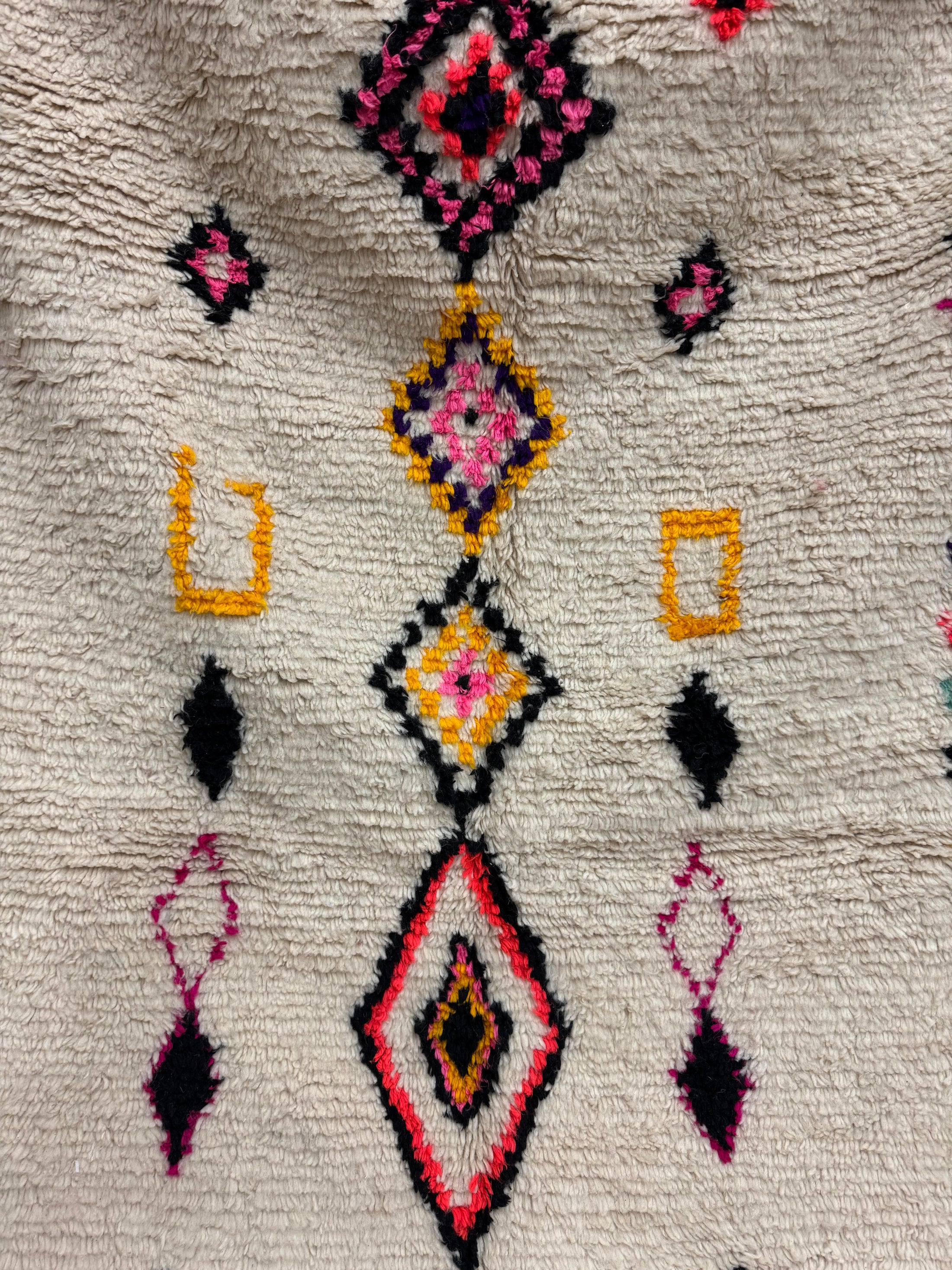 Azza Handwoven Moroccan Wool Rug 6x9