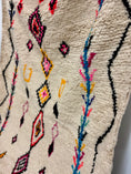 Load image into Gallery viewer, Azza Handwoven Moroccan Wool Rug 6x9
