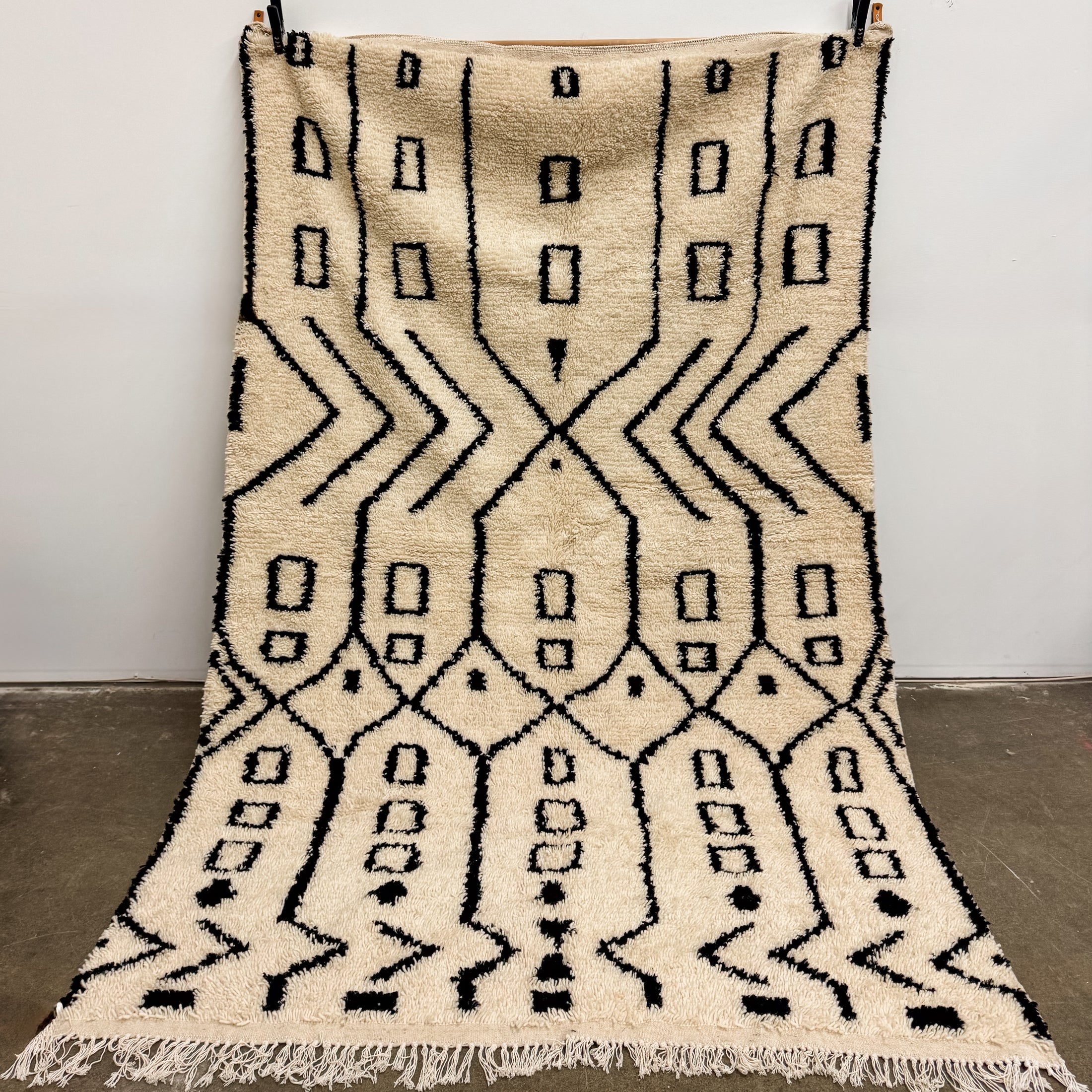 Badda Handwoven Moroccan Wool Rug 6x10