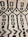 Load image into Gallery viewer, Badda Handwoven Moroccan Wool Rug 6x10
