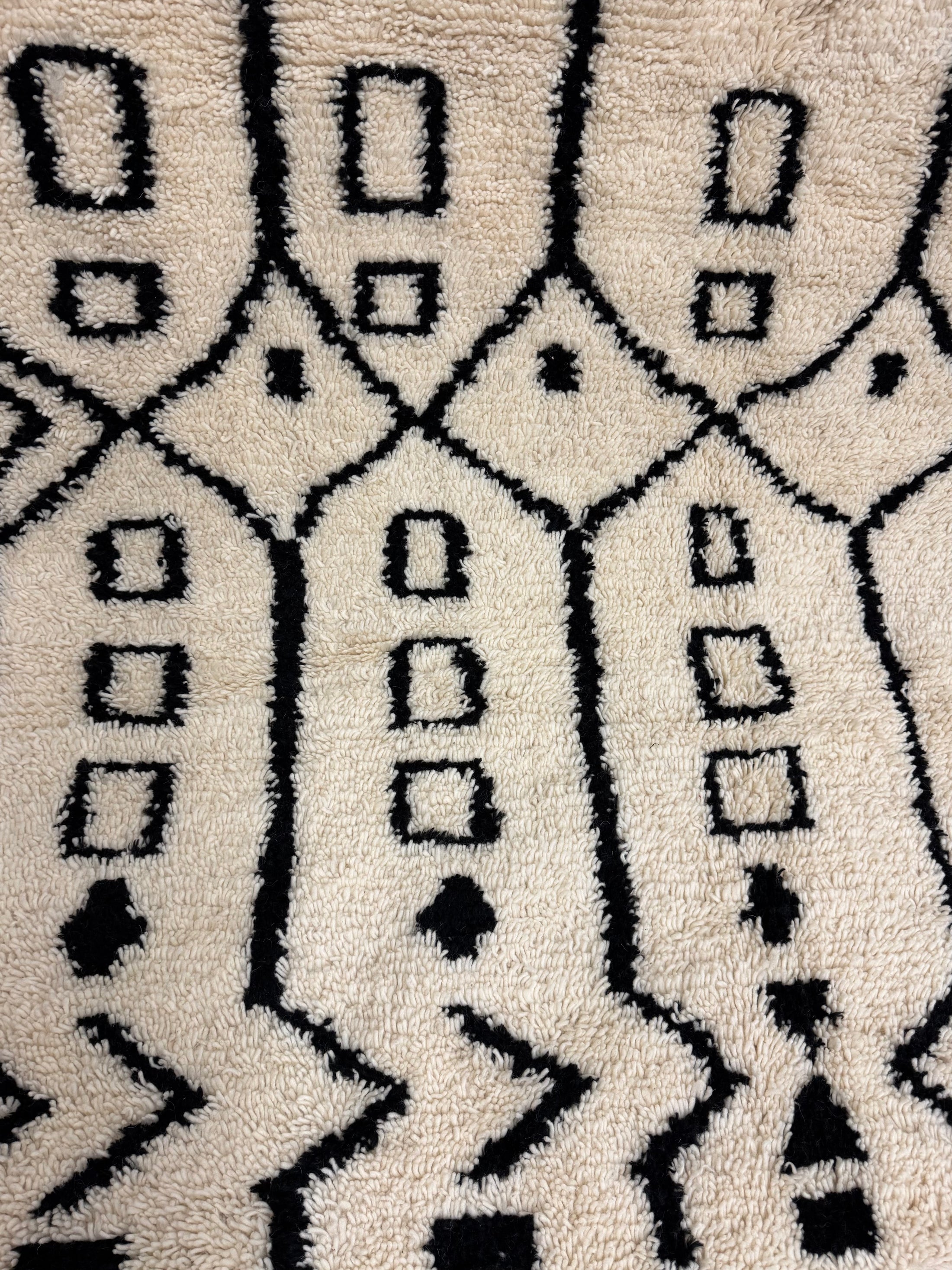 Badda Handwoven Moroccan Wool Rug 6x10
