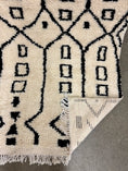 Load image into Gallery viewer, Badda Handwoven Moroccan Wool Rug 6x10
