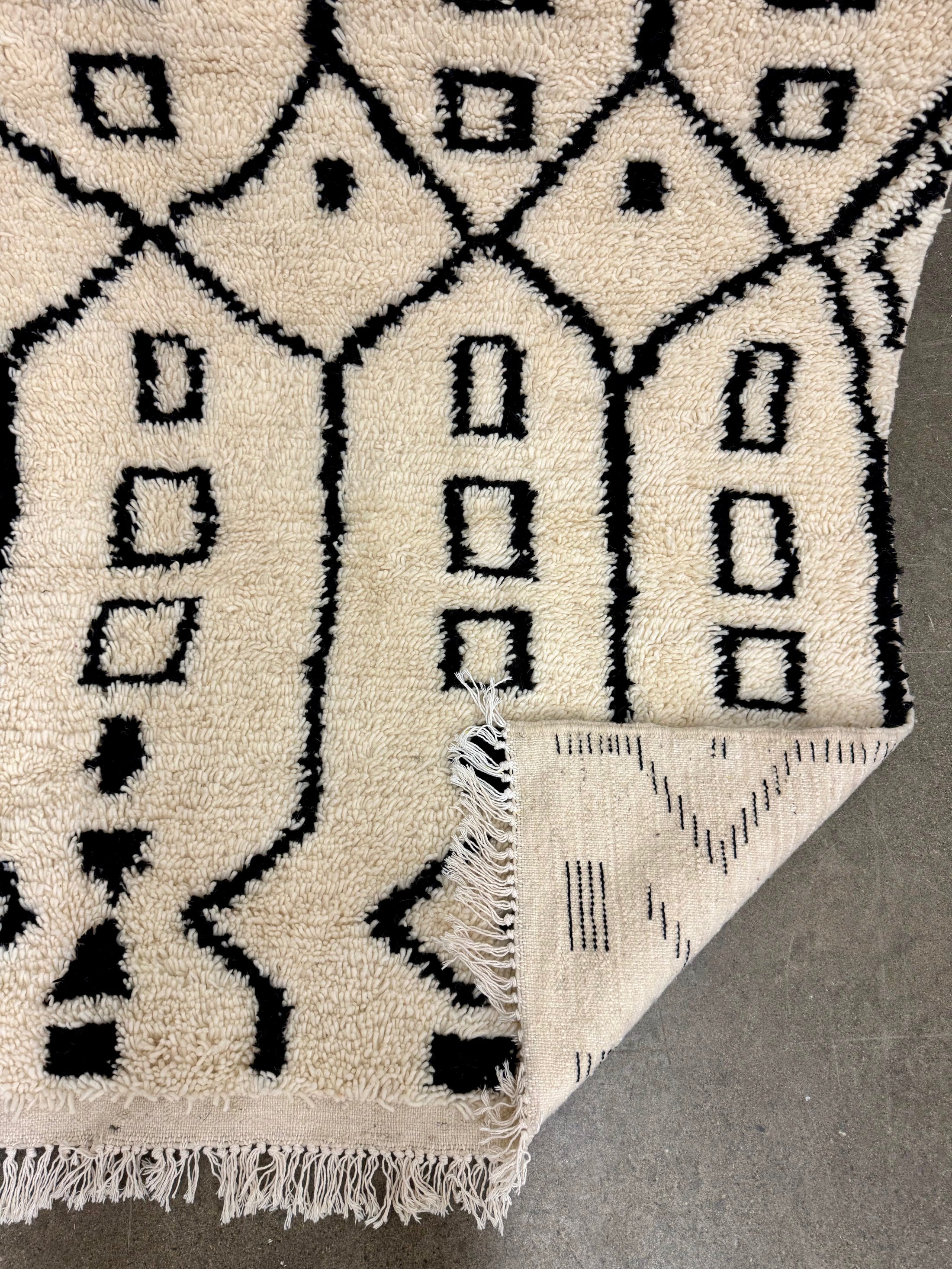 Badda Handwoven Moroccan Wool Rug 6x10