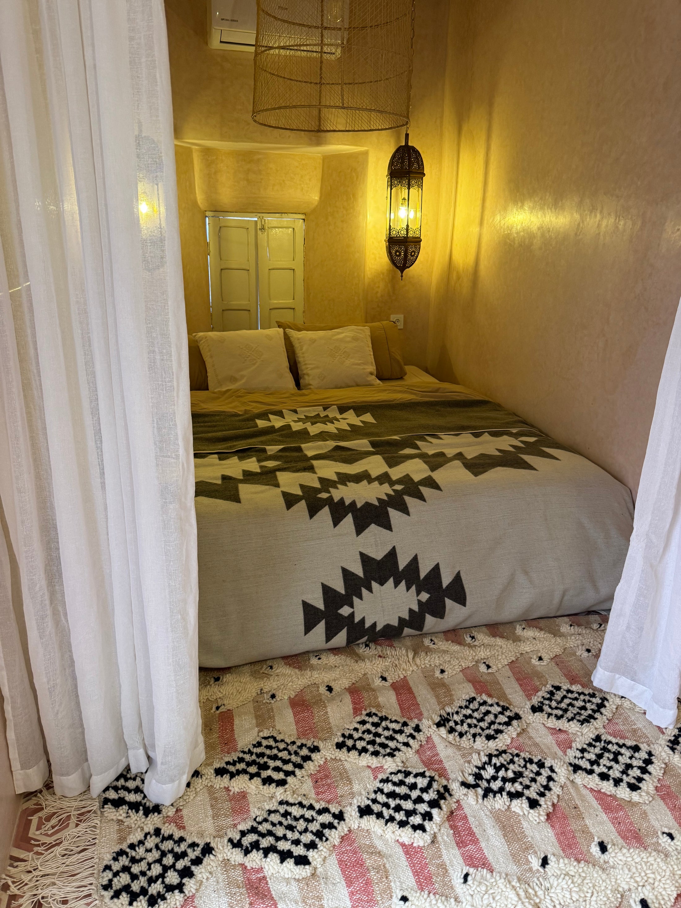 Menara Handwoven Moroccan Wool Rug 3x5