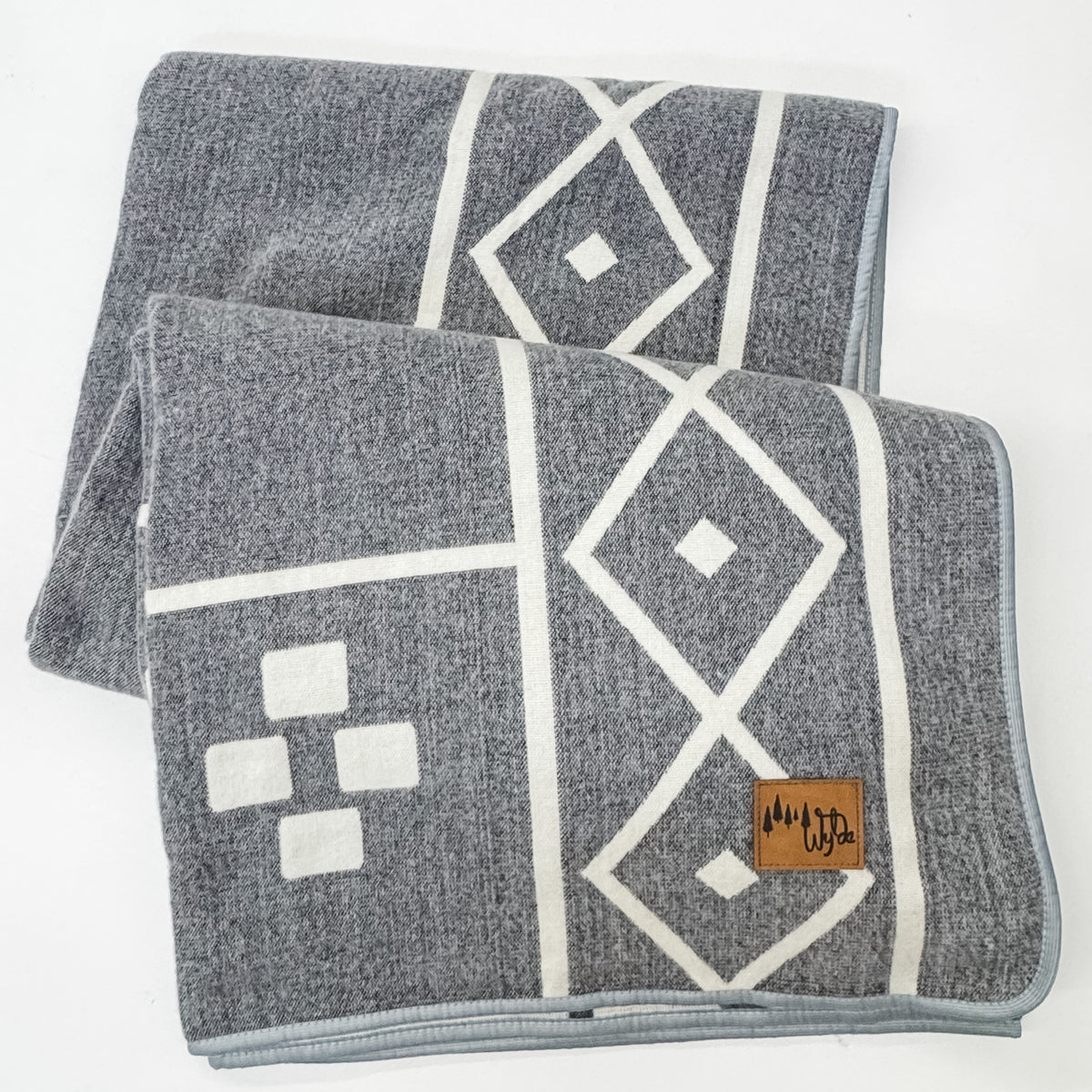 Mojanda Queen Blanket/2 Mojanda Diamond Pillow Covers Bundle