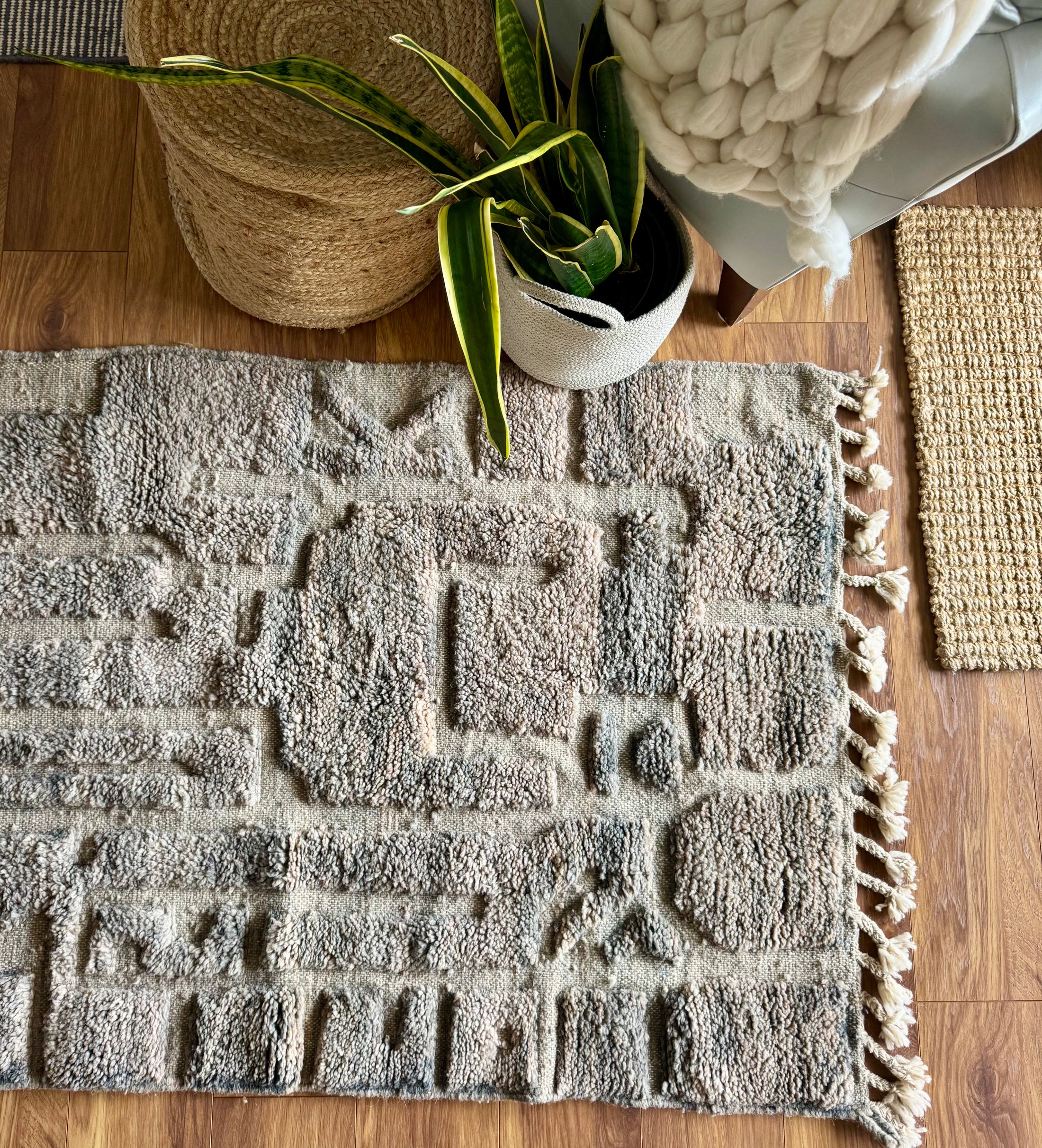 Hamsa Handwoven Moroccan Wool Rug 3x5