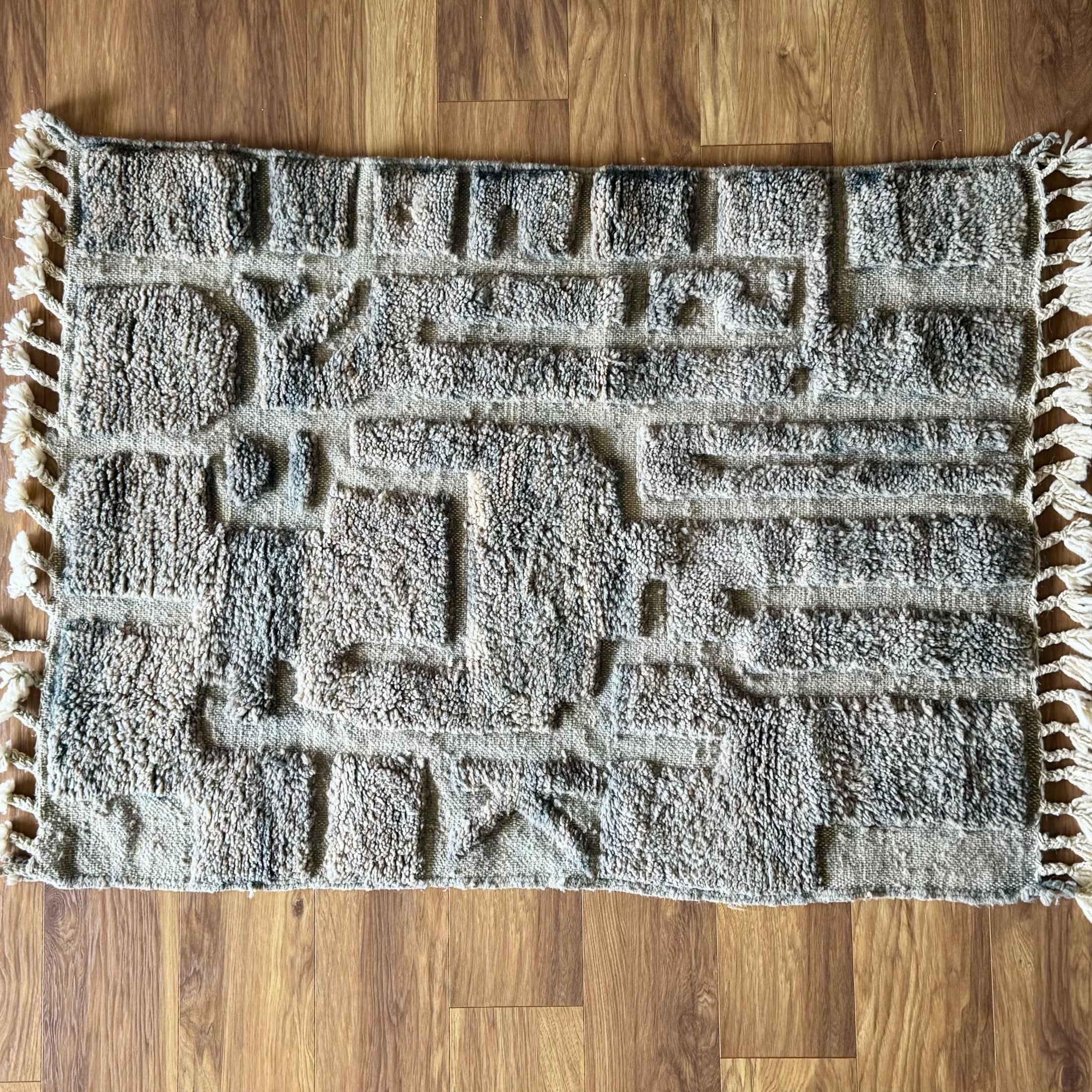 Hamsa Handwoven Moroccan Wool Rug 3x5