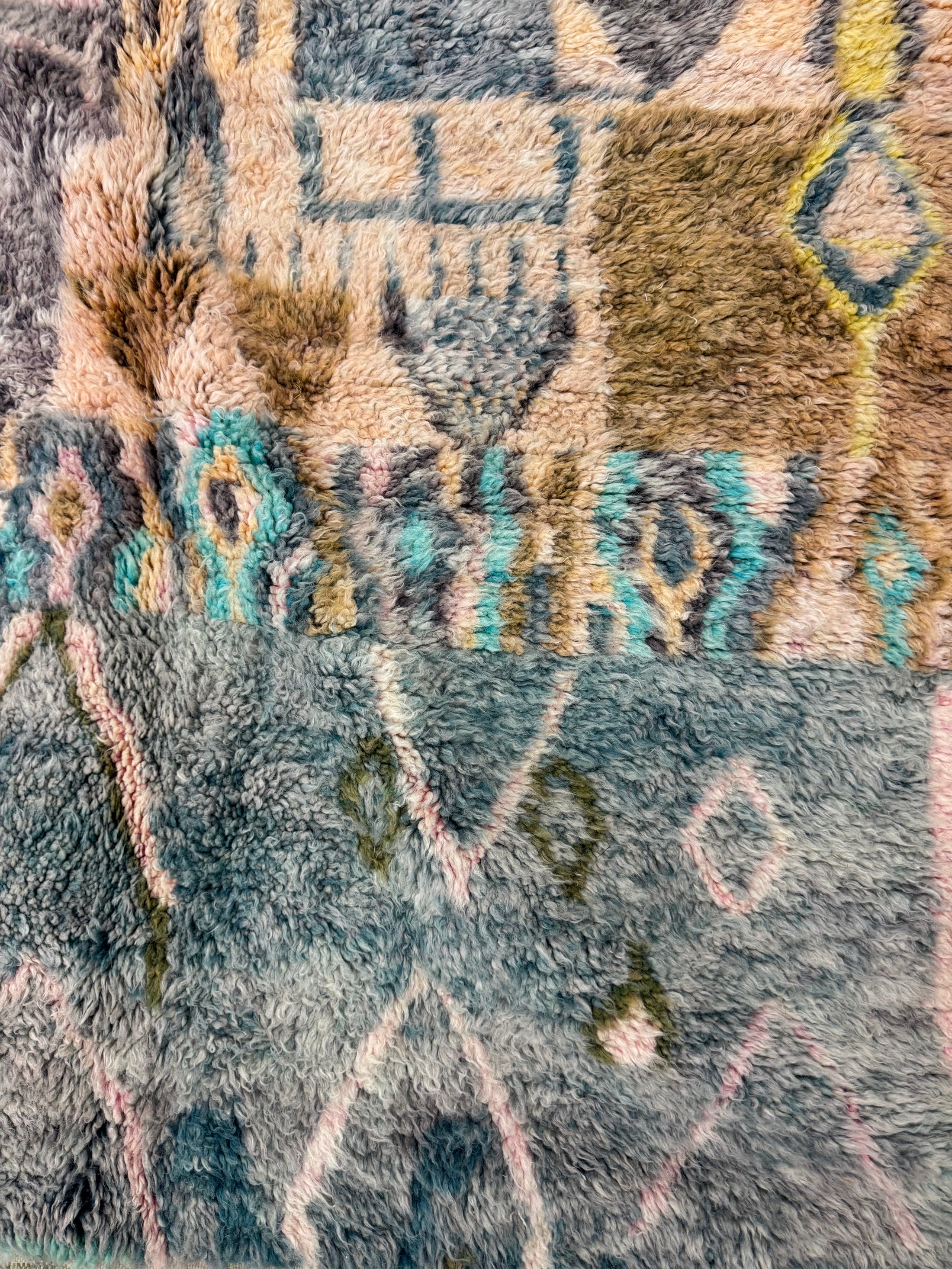 Abbas Handwoven Moroccan Wool Rug 5x8
