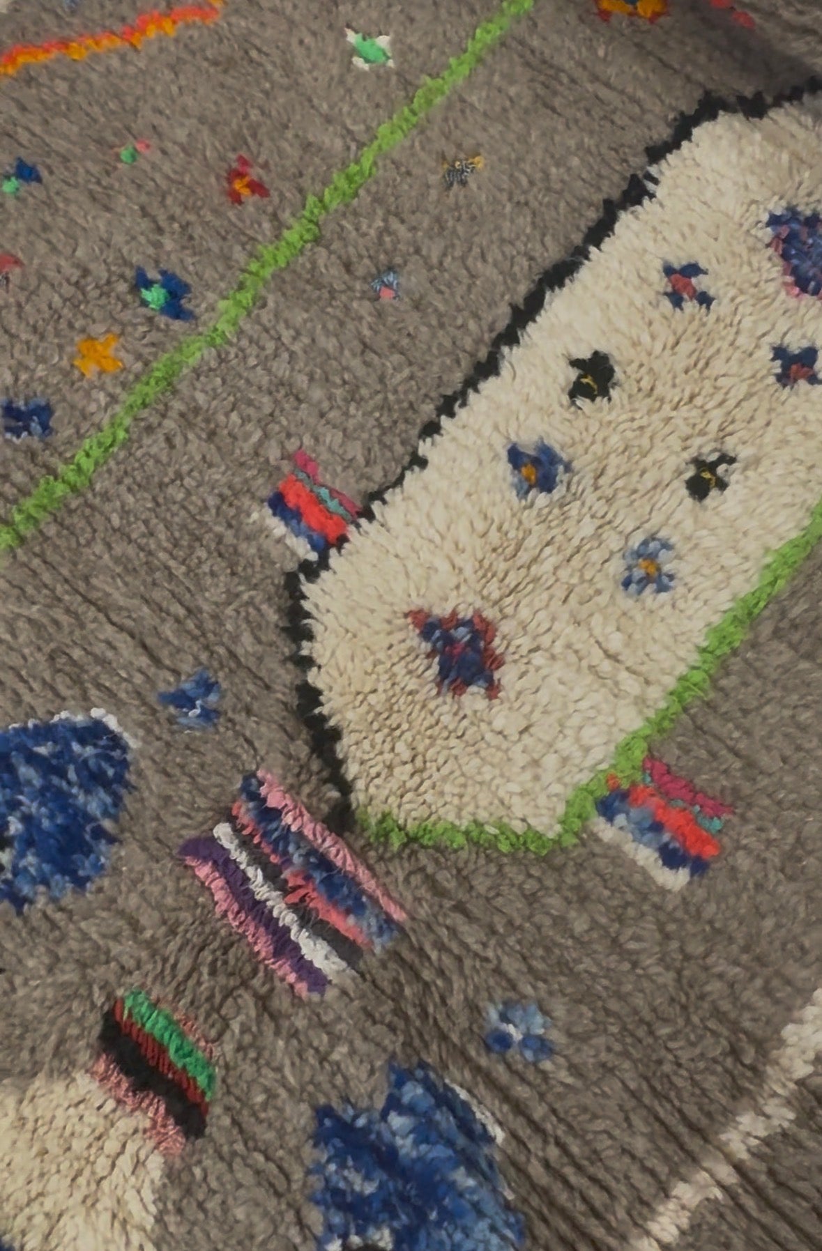 Sana Handwoven Moroccan Wool Rug 5x8