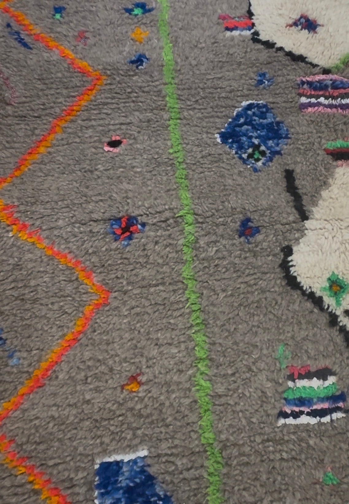 Sana Handwoven Moroccan Wool Rug 5x8